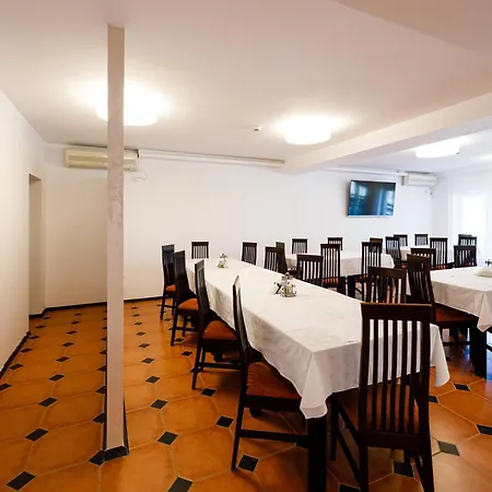 Pensiunea Petra- Clisura Dunarii Guest house